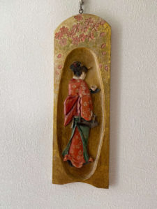 wood carving_mikaeribijin